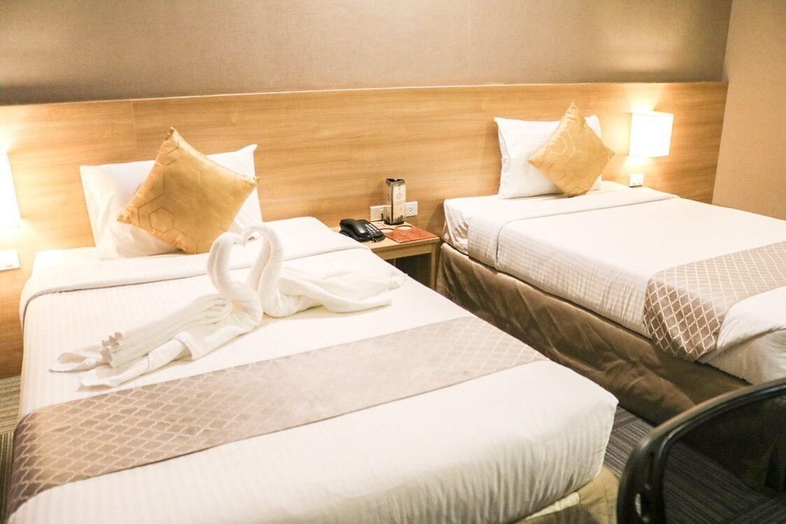 Madison 101 Hotel + Tower Quezon City Bagian luar foto