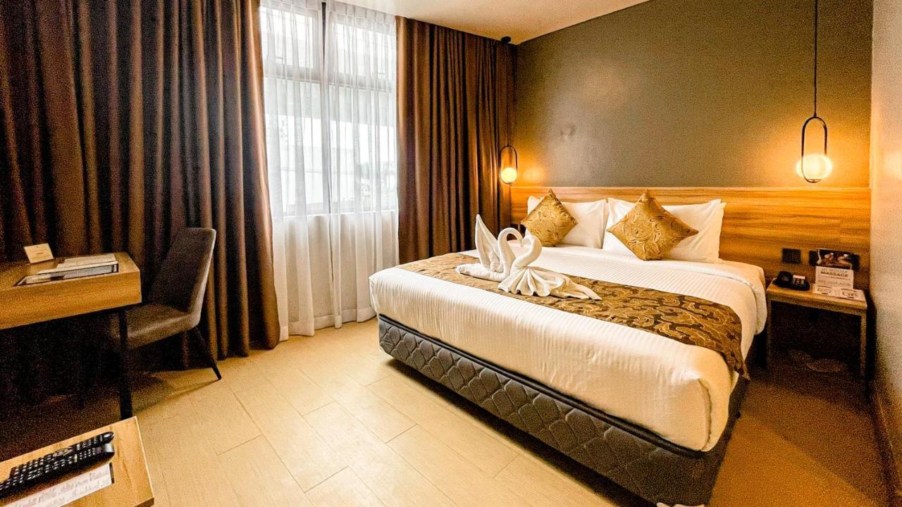 Madison 101 Hotel + Tower Quezon City Bagian luar foto