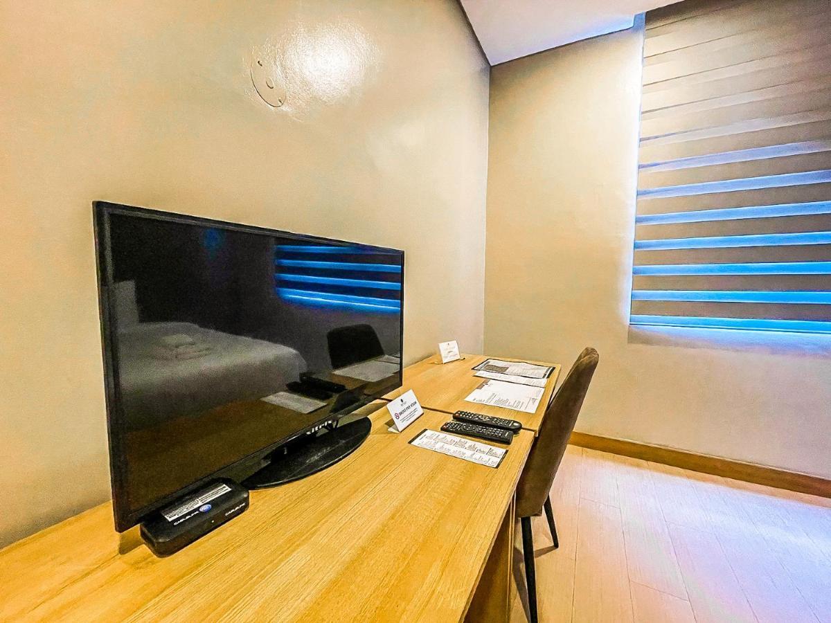Madison 101 Hotel + Tower Quezon City Bagian luar foto