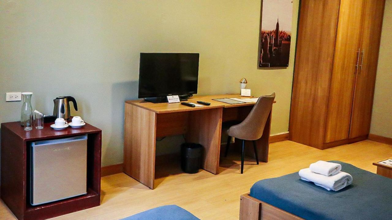 Madison 101 Hotel + Tower Quezon City Bagian luar foto