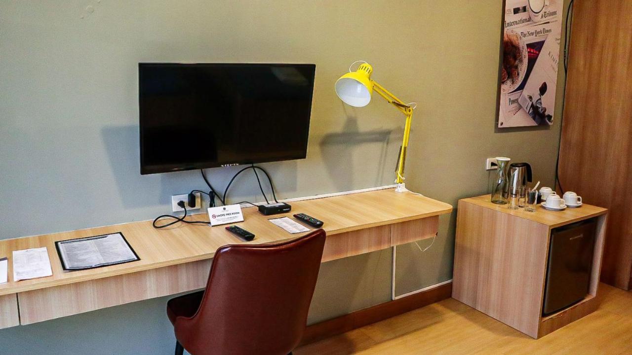 Madison 101 Hotel + Tower Quezon City Bagian luar foto