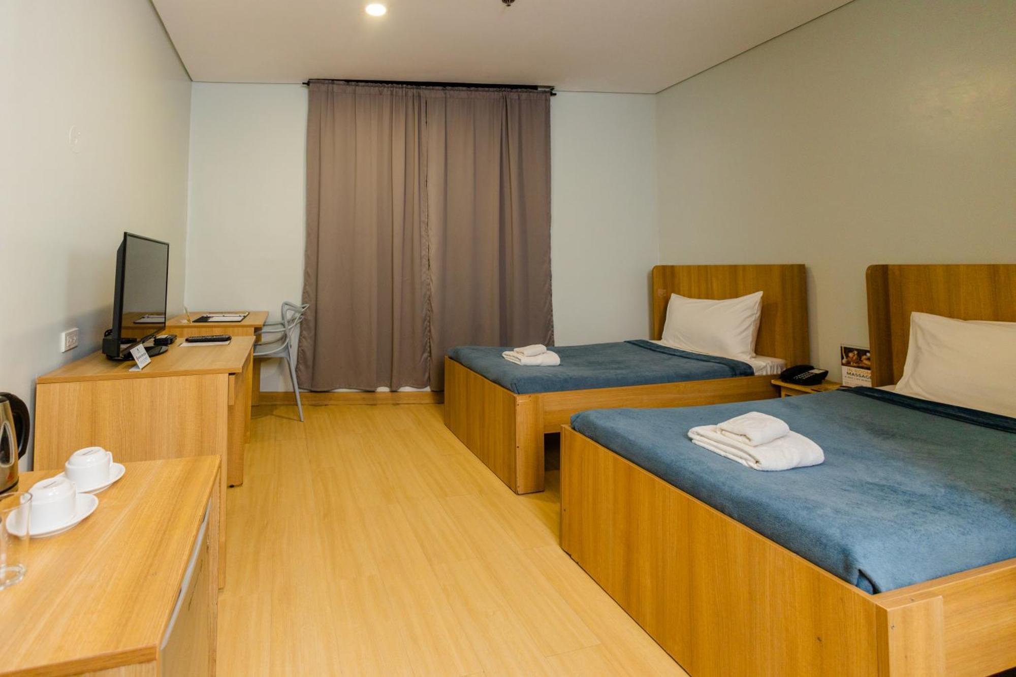 Madison 101 Hotel + Tower Quezon City Bagian luar foto