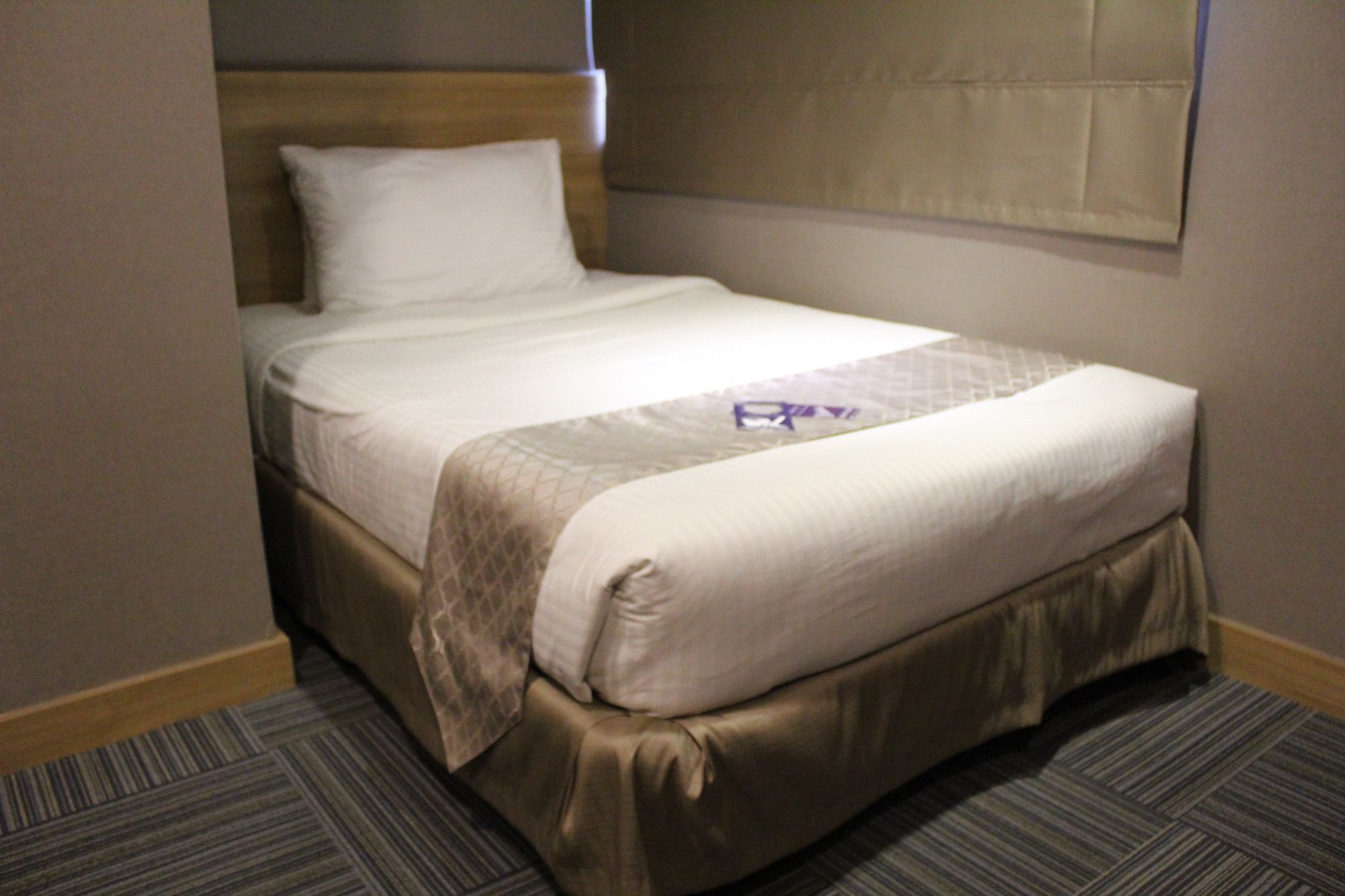 Madison 101 Hotel + Tower Quezon City Bagian luar foto