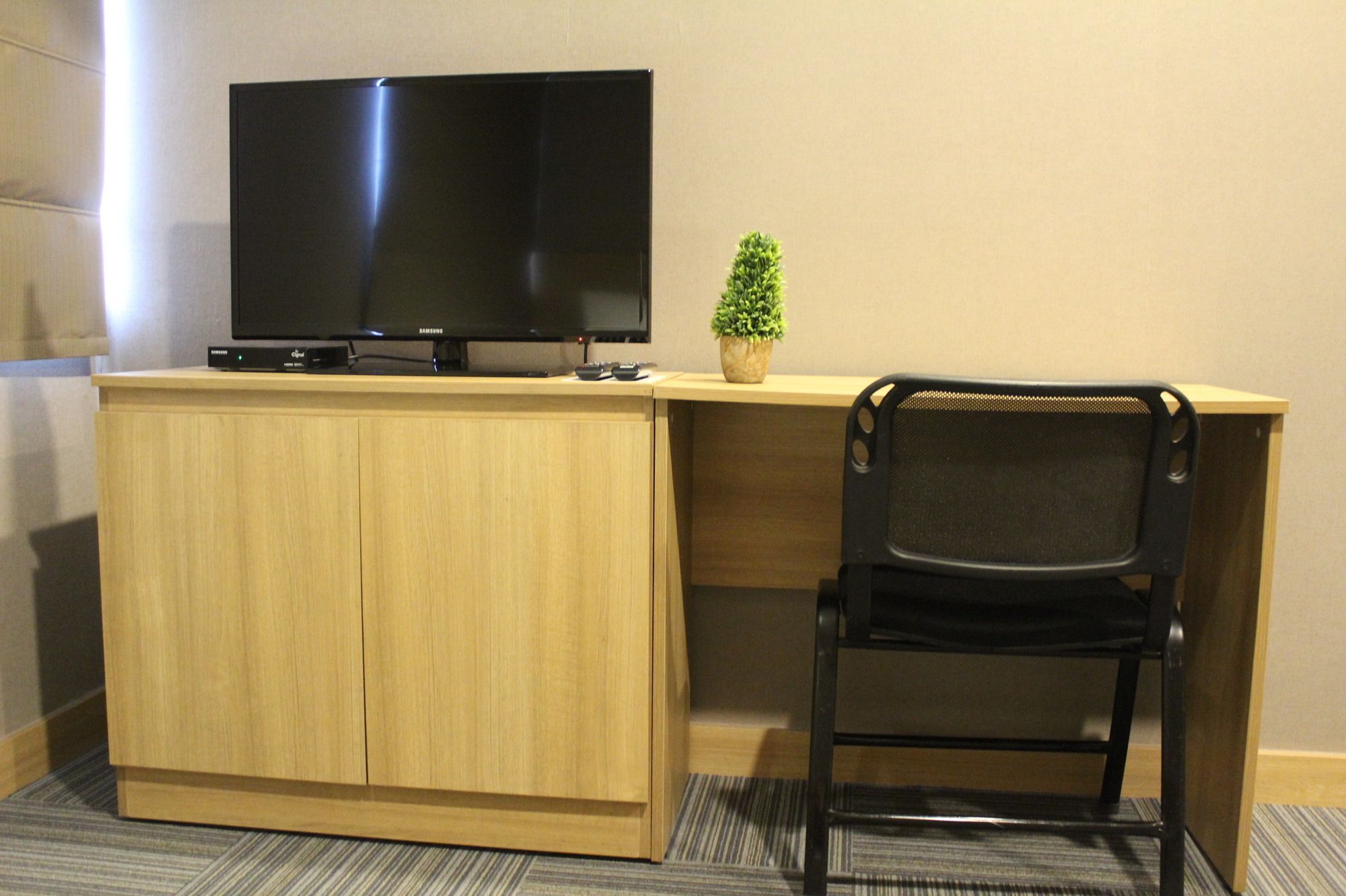 Madison 101 Hotel + Tower Quezon City Bagian luar foto